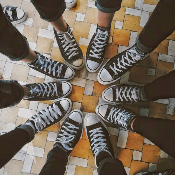 Trào lưu mới: Sau đồng phục lớp, đến lượt... dép lớp, giày lớp lên ngôi!